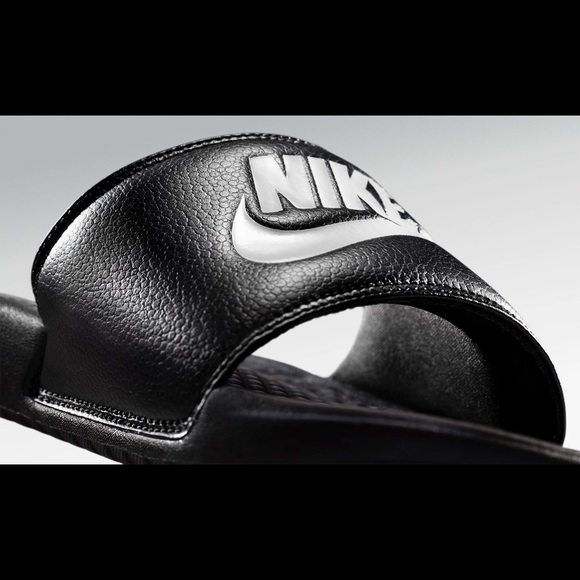 New In Box Mens Nike  Benassi Signature Logo Slide Sandals Multiple Sizes - Picture 3 of 5